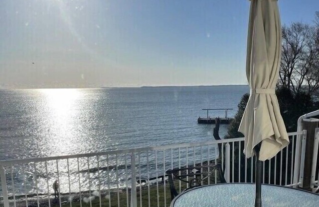 Condo au dernier étage au bord de l'eau