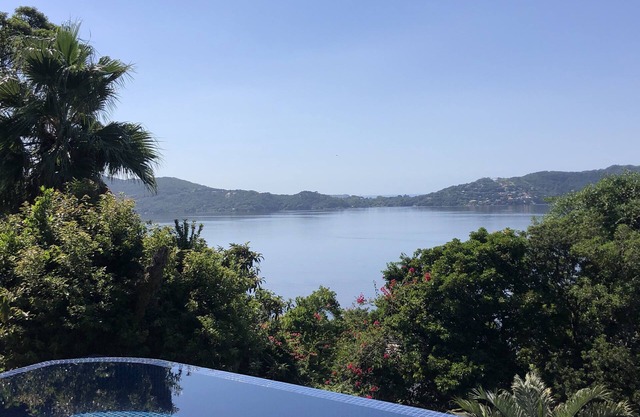 Top Maison!Avec une vue paradisiaque sur la mer et la lagune de Conceição, une architecture unique!