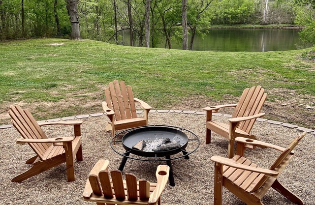 Top Location! 3D & Video Tour. Riverside 4/3 w/ the best water access & privacy!