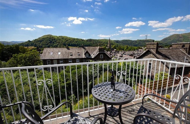 TOP NOTCH, family friendly, with a garden in Ambleside