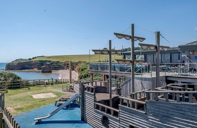 Top of the range and extremely spacious five star luxury 20ft-wide lodge.