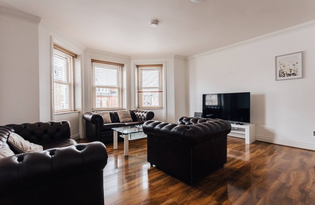 Top quality two bed apartment near beach front