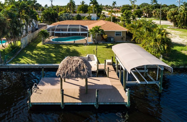 NOUVELLE LISTE! Belle villa avec accès au golfe 4BR avec piscine, quai, tiki hut - Yacht Club