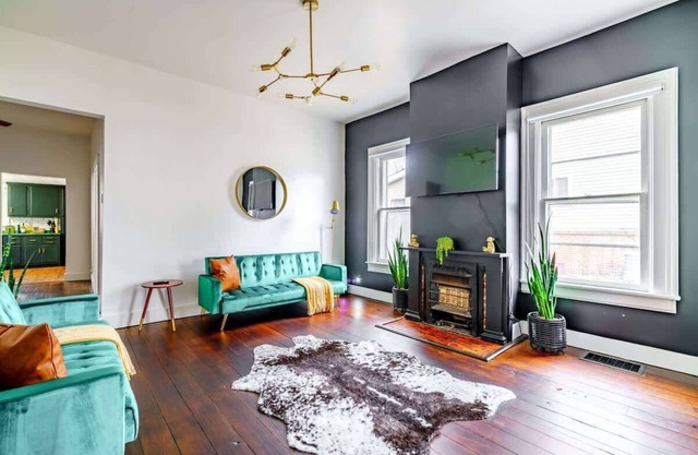 Chillicothe Master House - Luxe | Downtown | Pet Friendly | Free Parking!