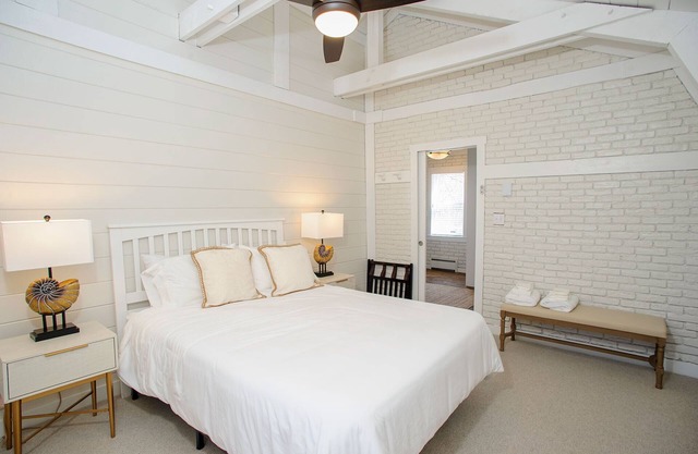 Top-Rated Vineyard Retreat: Hot Tub + Private Lambert’s Cove Beach Access!