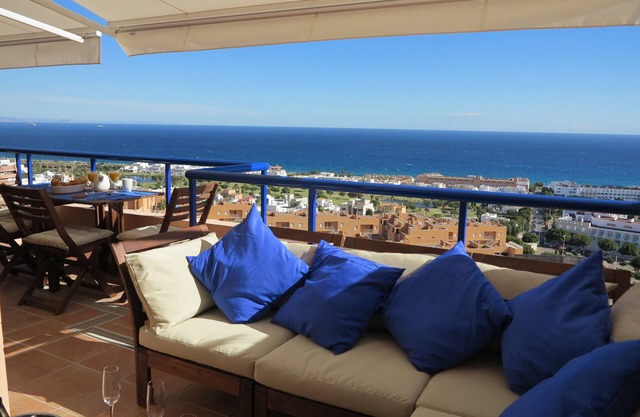TOPLIGGING: Penthouse de luxe, golf, terrasse 180 ° vue mer fantastique, Wifi gratuit