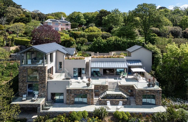 Topwood - a house that sleeps 10 guests in 4 bedrooms