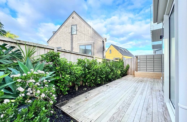 Torbay Family Oasis 3BR vs Backyard Near Beach