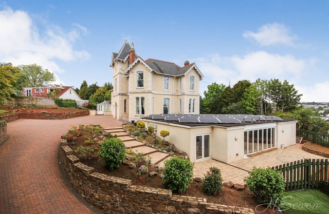 Torbay Rise Seaside Villa with outstanding family facilities
