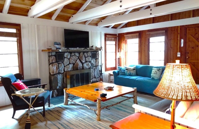 TORCH LAKE COTTAGE - ENJOY SUMMER ON BEAUTIFUL TORCH LAKE