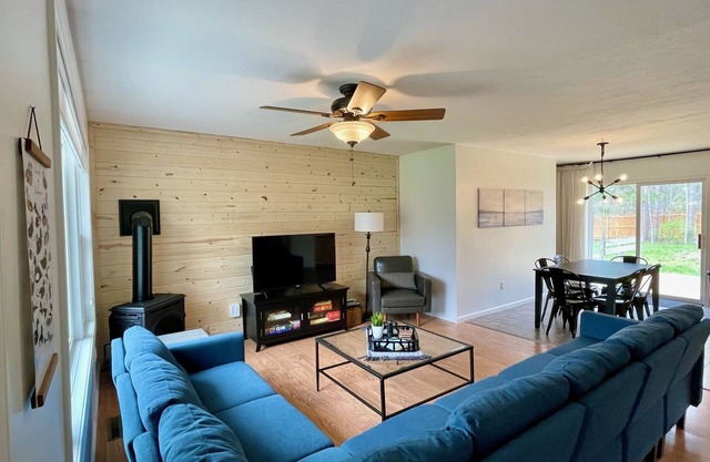 Torch Lake Home | AC | Arcades | Game Room | Yard|