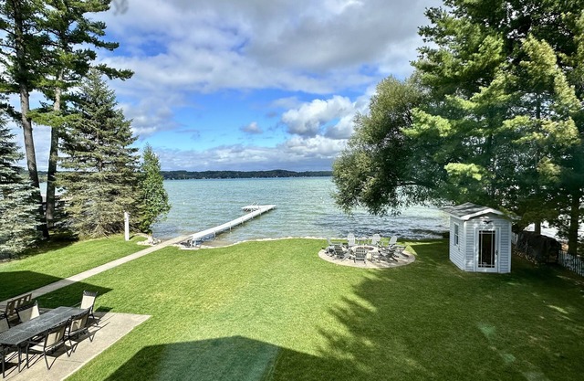 Torch Lake Waterfront Wonder--crystal clear water & shallow sandy walk-out