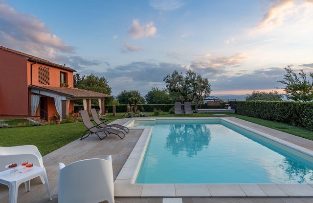 Torre Bensa 4 - Deux Chambres Villa, Couchages 4