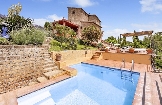 Torre Del Melograno With Heated Pool, Castiglione in Teverina, Italy