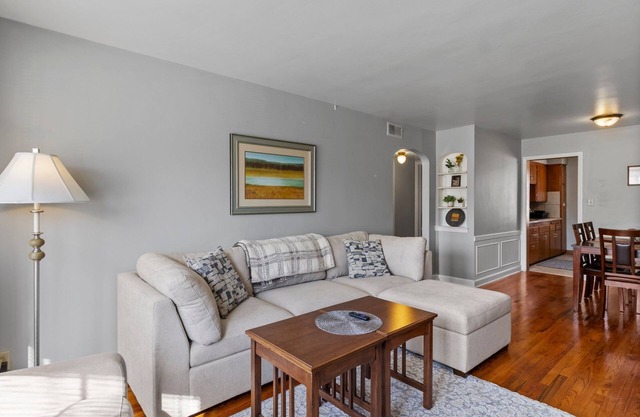 Tosa's Cozy Corner - Pet & Family Friendly, Walkable, Near Downtown Tosa & MKE!