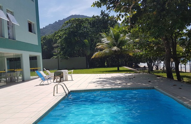 TOTAL CONFORT TENÓRIO-VERMELHINHA UBATUBA PIED DANS LE SABLE. CLIMATISATION TOTALE