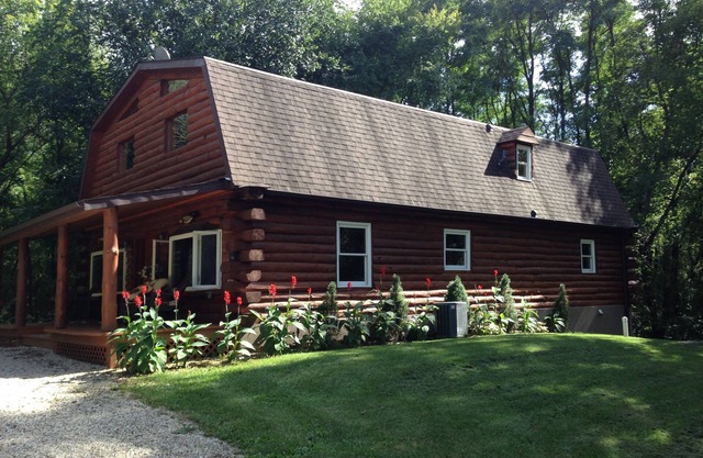 Confidentialité totale !!! Maison en bois rond entourée de 5 acres de bois près du lac Léman.