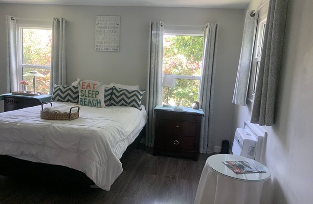 Totally Private Studio -- Private Entry -- Newly Renovated - fits 3 people