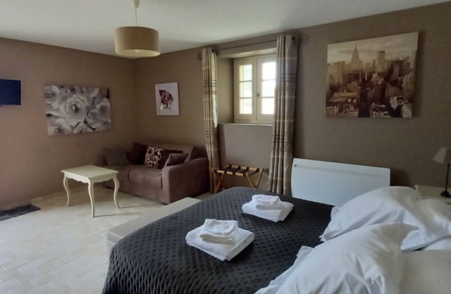 Toucan, 25m² air-conditioned room on first floor, separate entrance