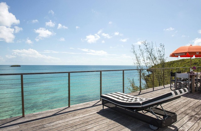 Touch of Class: Une maison en bord de mer dans les Caraïbes chaudes et calmes