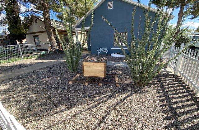 Toughnut Blue - Downtown Tombstone Historic District - 1 Block to All the Action