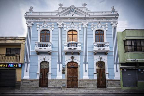 Touma Chávez Residence