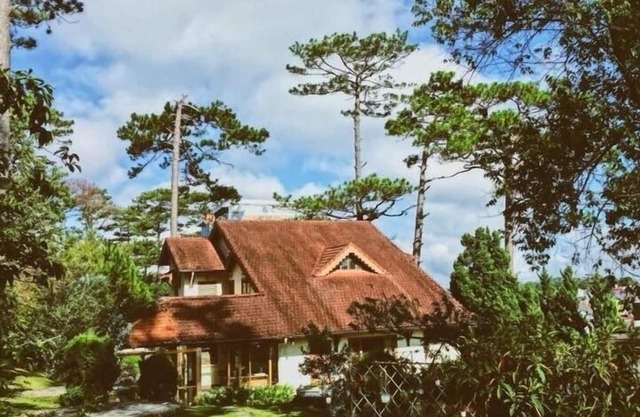 TOUT PETIT VILLA & CAFÉ
