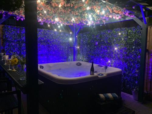 Tower Suites - HOT TUB sleeps 14