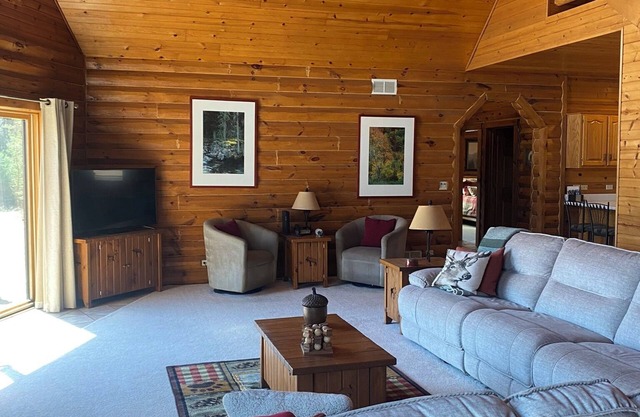 Towering Pines Lodge: A Hidden Haven 10 Miles from Wisconsin Dells