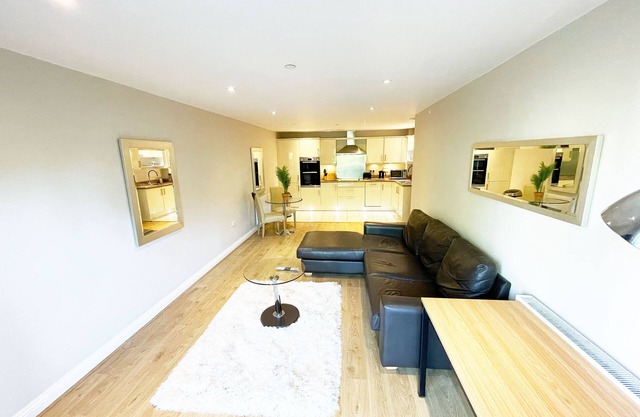 Town Center - 2 Bedroom Apartment - Farnborough