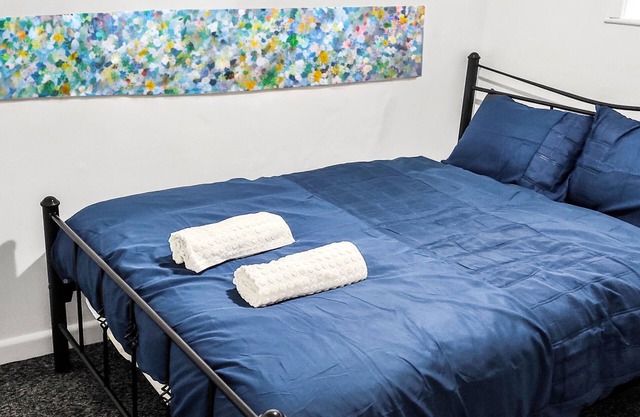 Town Centre, 5 Mins From Train Station & Supermarkets, 10 Mins to the Beach