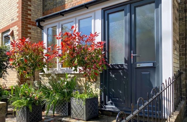 Town Centre Cottage with Garden & Parking Opposite