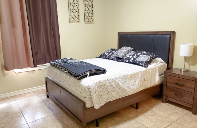 Town home in a gated community!!Spacious 1100sqft