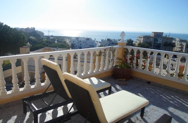 Maison de ville avec piscine partagée et superbe terrasse sur le toit, près de la plage