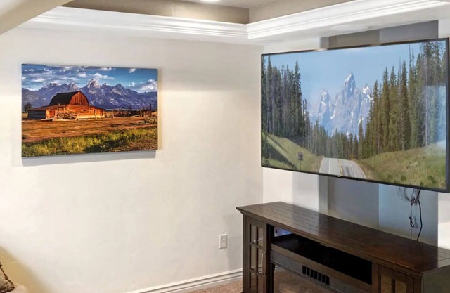 Townhome close to biking, skiing, Jackson Hole, and many outdoor activities
