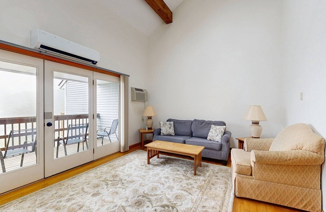 Townhome w/ Bonus Loft, High-Speed WiFi, Partial AC & Full Kitchen