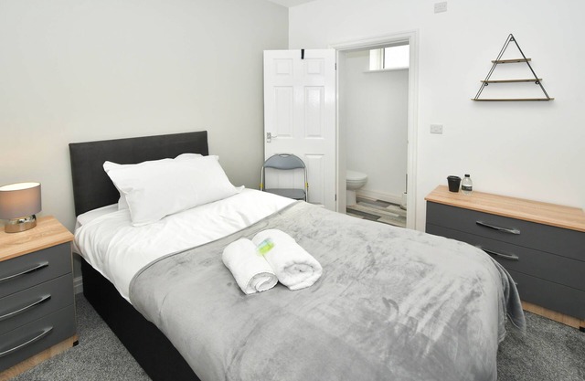 Chambre Simple-Salle de bain et douche
