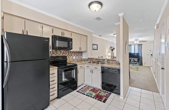 Close To USC & Airport, Pets, Wi-Fi, W&D