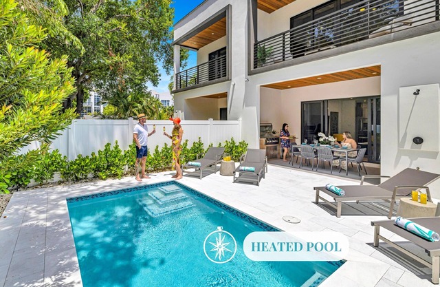 Townhouse / Heated Pool / Centrally Located / Malibu Key