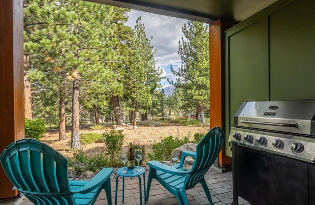 Summer Availability! Townhouse on the Golf Course with Mountain Views and Heated Garage Space!