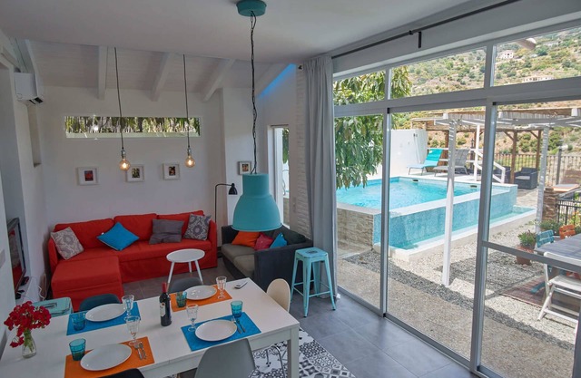 Casa de vacaciones en Guajar Fondón con priv. Piscina + jardín, vista a la montaña, aire acondicionado, WiFi, SAT-T