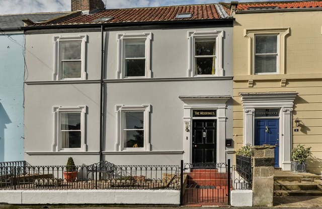 Maison de ville Whitby, pour 12 personnes, proche plage / ville, parking. 4 bains, SkySports