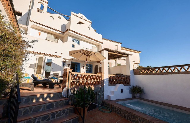 Maison de ville avec piscine privée et vue sur la mer, le rocher de Gibraltar et le Maroc