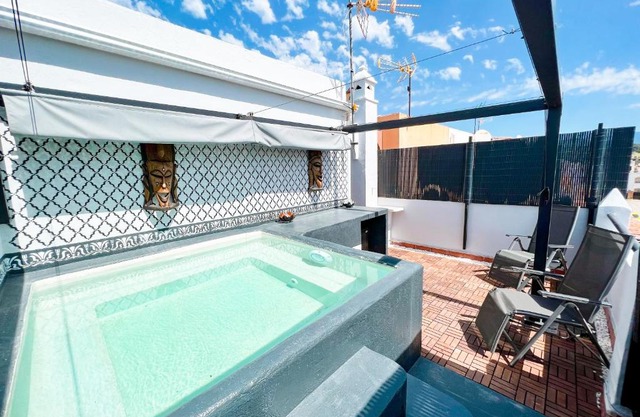 Townhouse with Arabic pool and close to the beach in Estepona