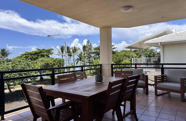 Townsville Strand - Luxury Beachfront Apartment