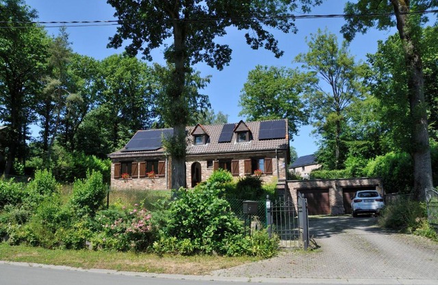 Très belle Villa 4 façades dans quartier vert et arboré - 5 kms de Namur