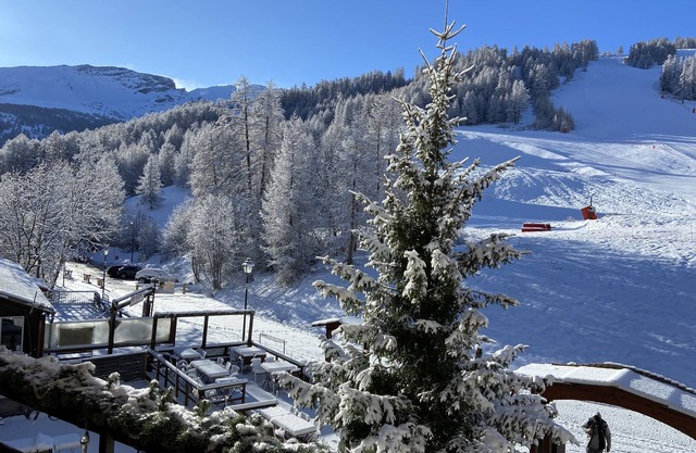 Sauze 1700. Superbe appartement 2 pièces, sur les pistes avec grand balcon.