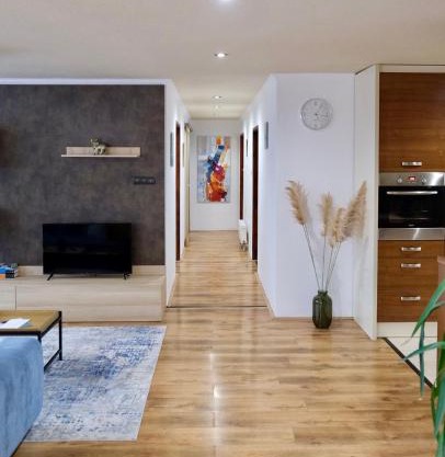Trón Apartman 2