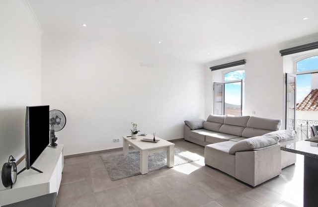 "Appartement traditionnel de 3 chambres" avec vue sur les montagnes, terrasse et Wi-Fi.