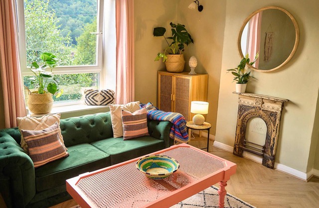 Traditional 3BR Home, 5-Min Walk to Hebden Centre